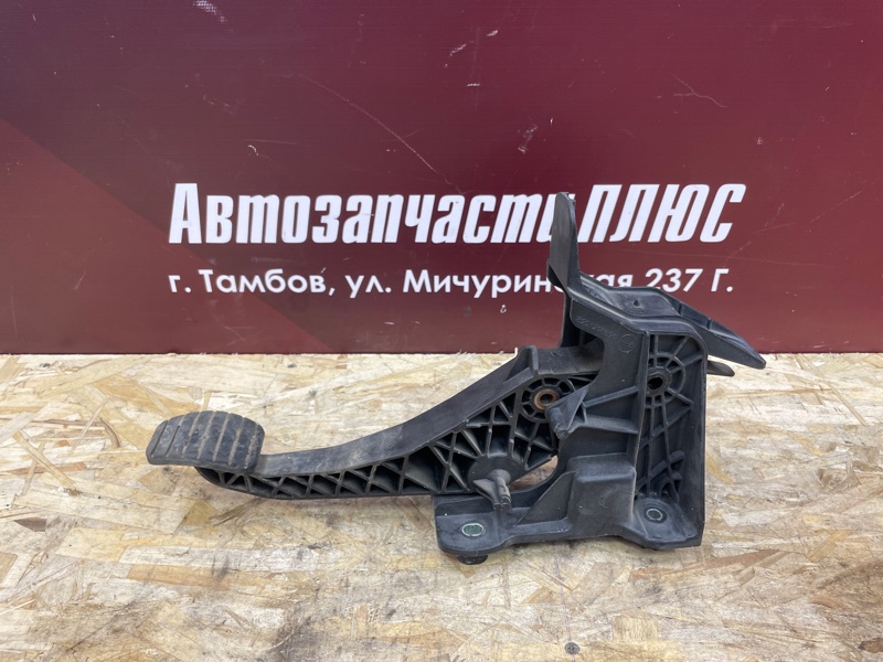 Педаль сцепления