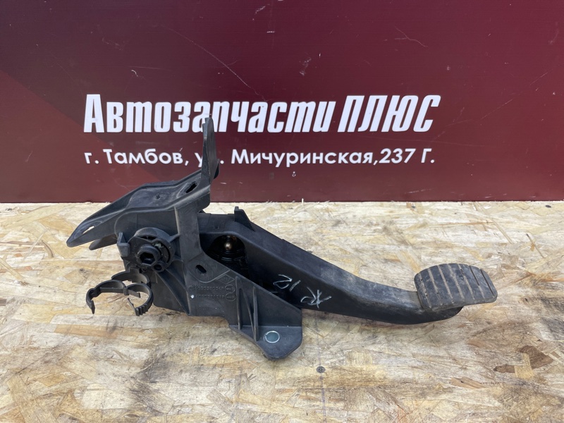 Педаль сцепления