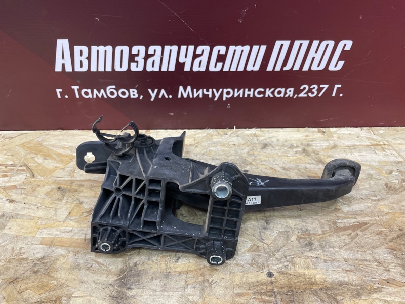 Педаль сцепления