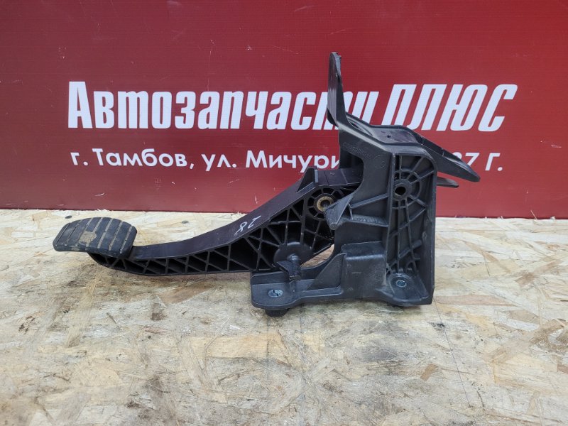 Педаль сцепления