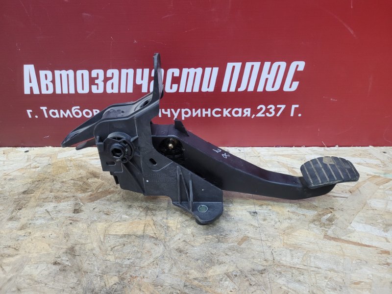 Педаль сцепления