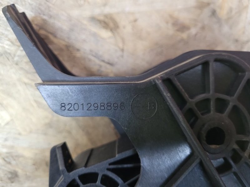 Педаль сцепления