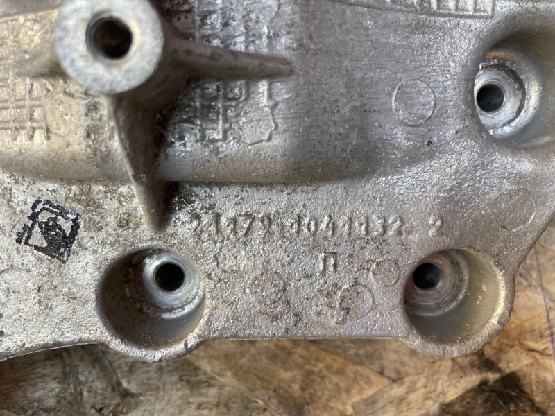 Кронштейн генератора