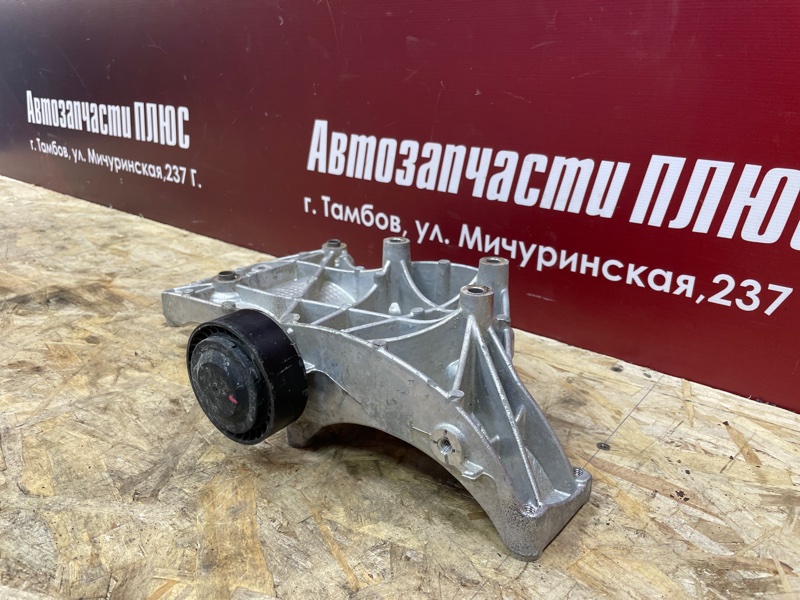 Кронштейн генератора