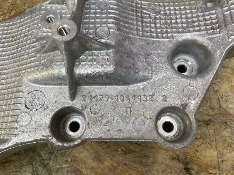 Кронштейн генератора