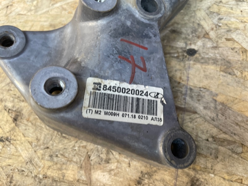 Кронштейн опоры двигателя