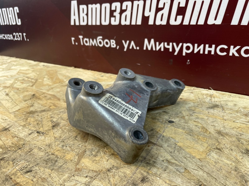 Кронштейн опоры двигателя