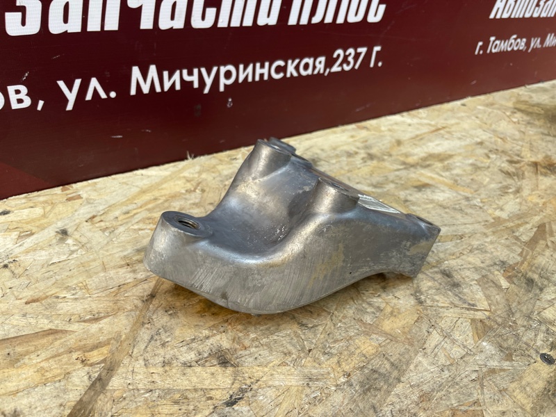 Кронштейн опоры двигателя