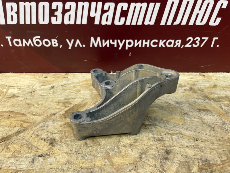 Кронштейн опоры двигателя