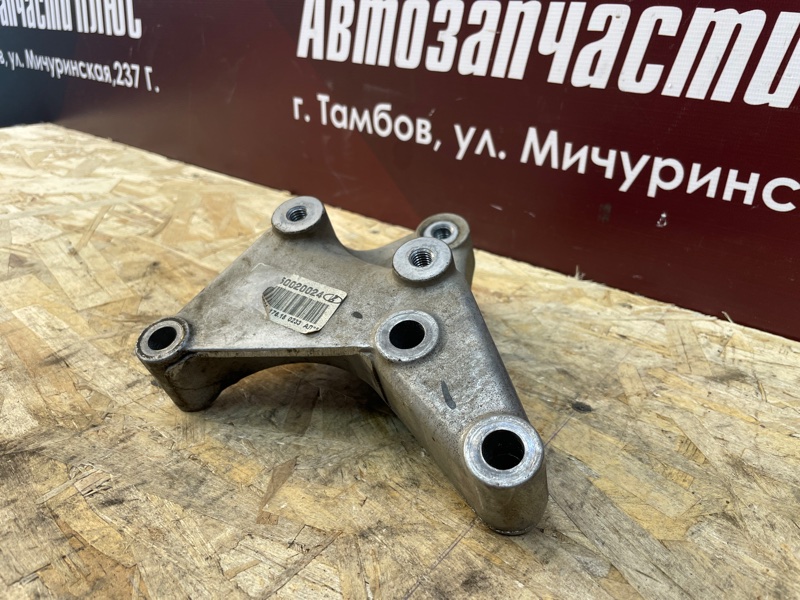 Кронштейн опоры двигателя