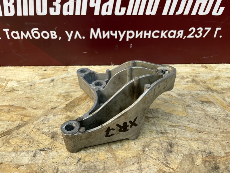 Кронштейн опоры двигателя