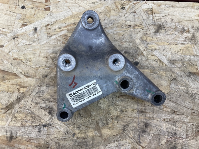 Кронштейн опоры двигателя