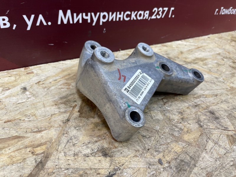 Кронштейн опоры двигателя