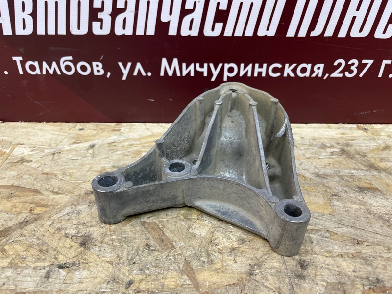 Кронштейн опоры двигателя