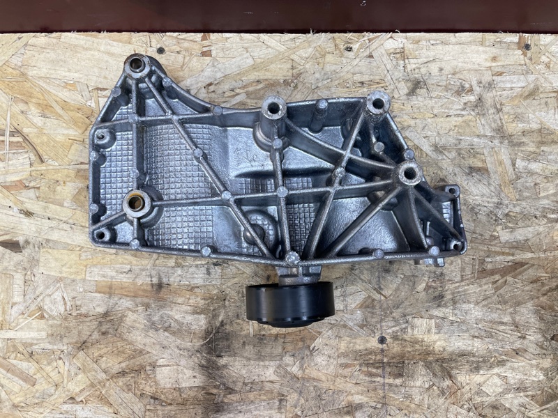 Кронштейн генератора