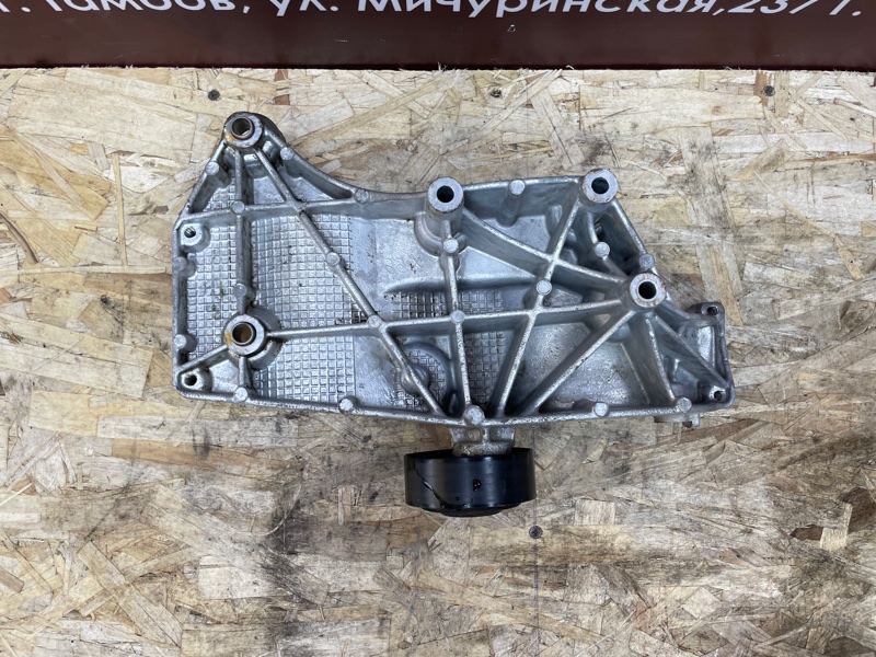 Кронштейн генератора