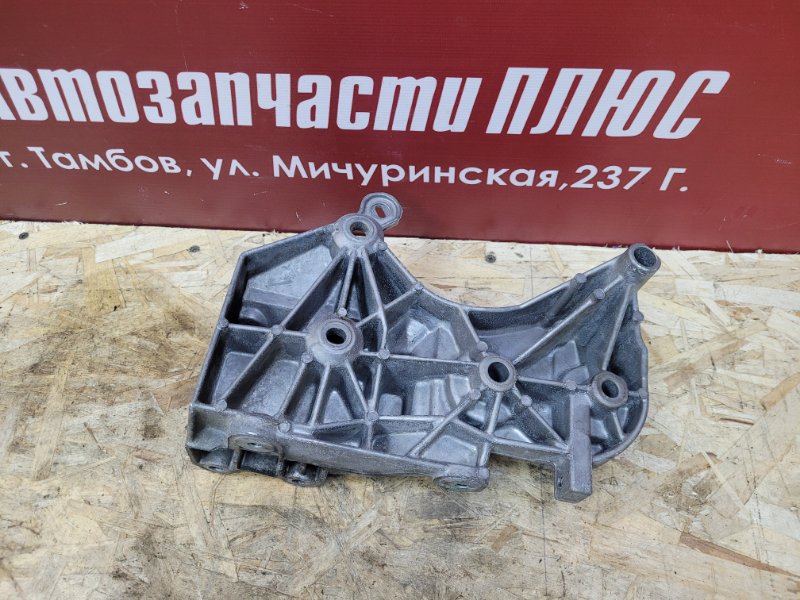 Кронштейн генератора