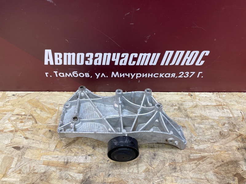 Кронштейн генератора