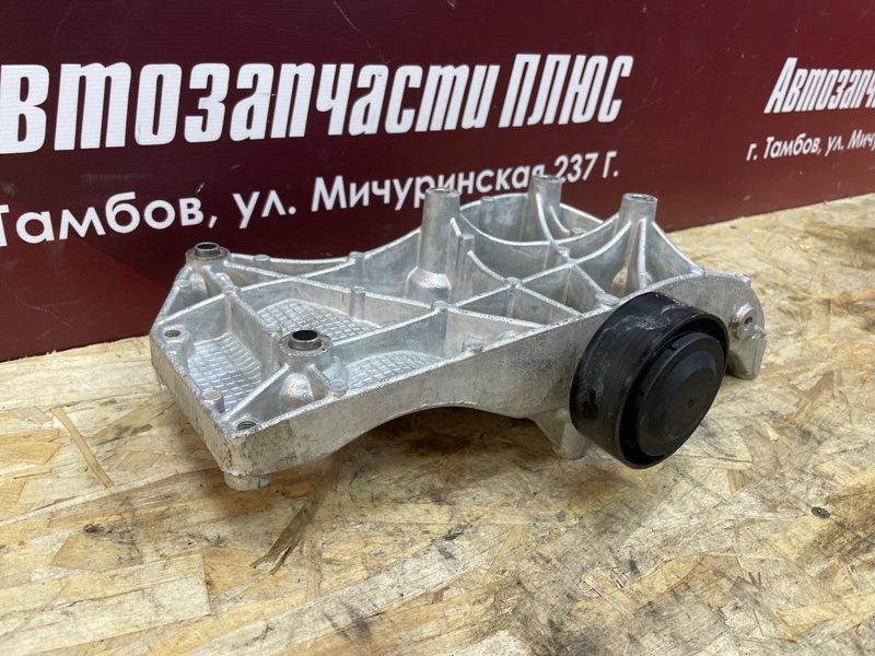 Кронштейн генератора