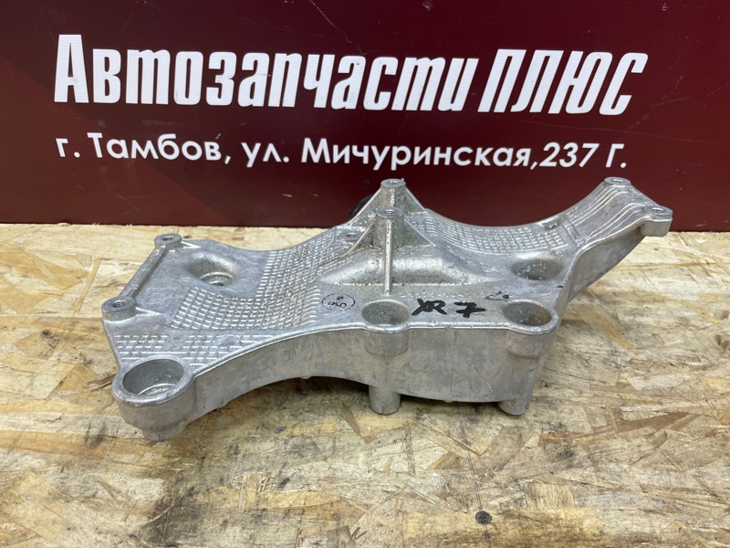 Кронштейн генератора