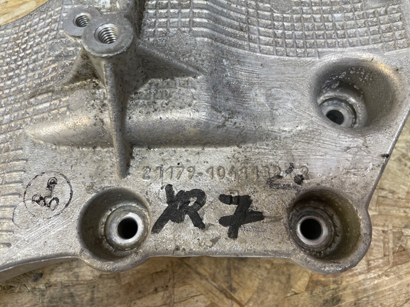 Кронштейн генератора