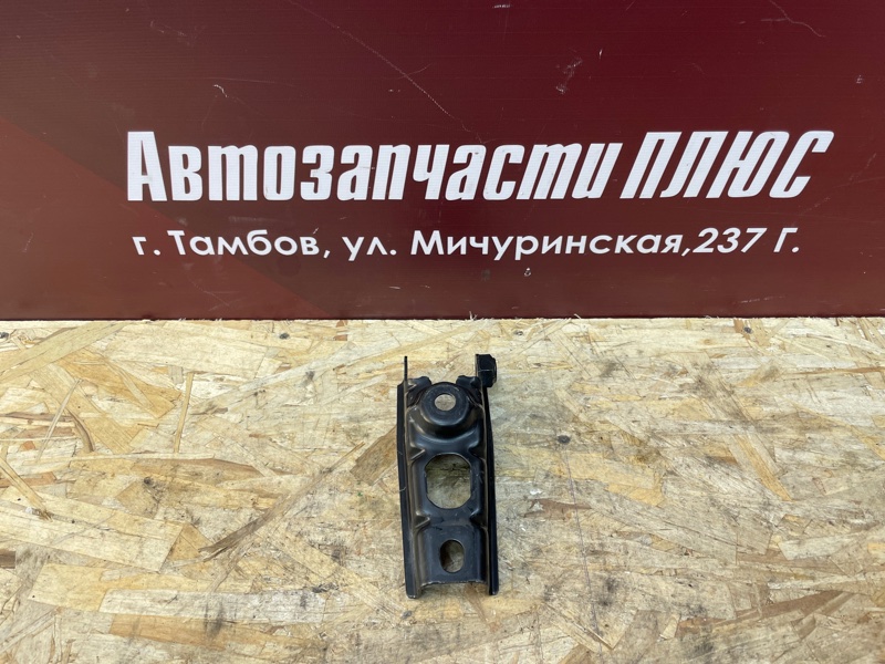 Кронштейн опоры двигателя