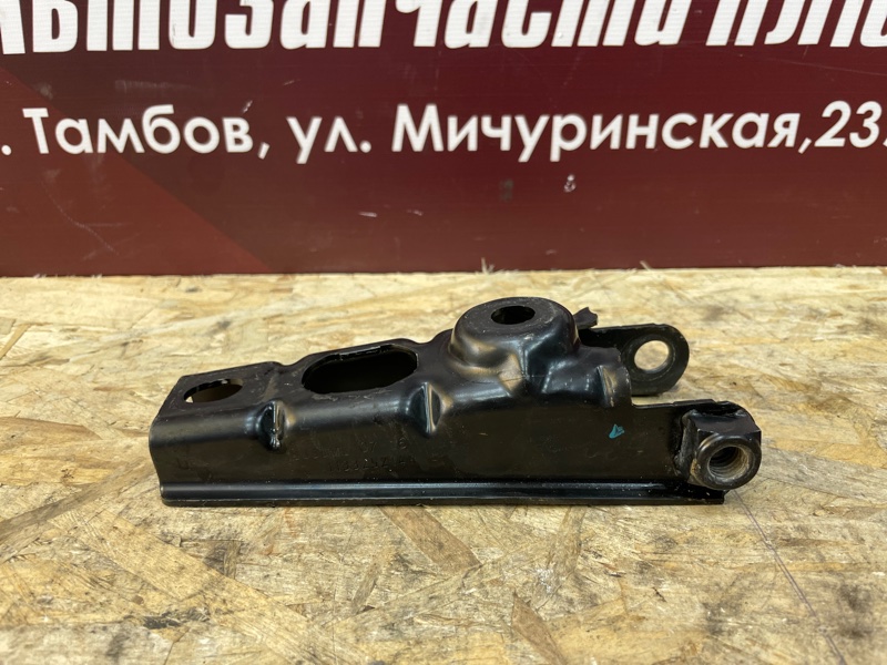 Кронштейн опоры двигателя