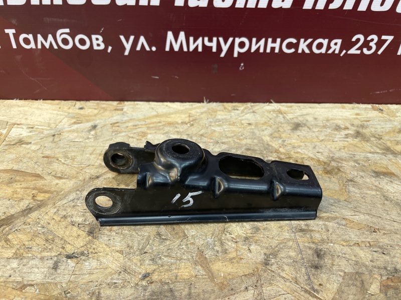 Кронштейн опоры двигателя