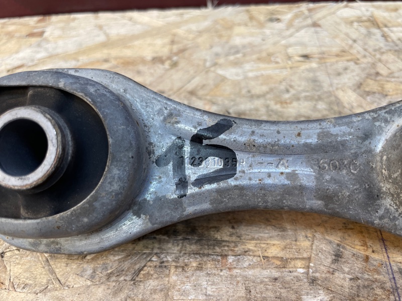 Опора двигателя