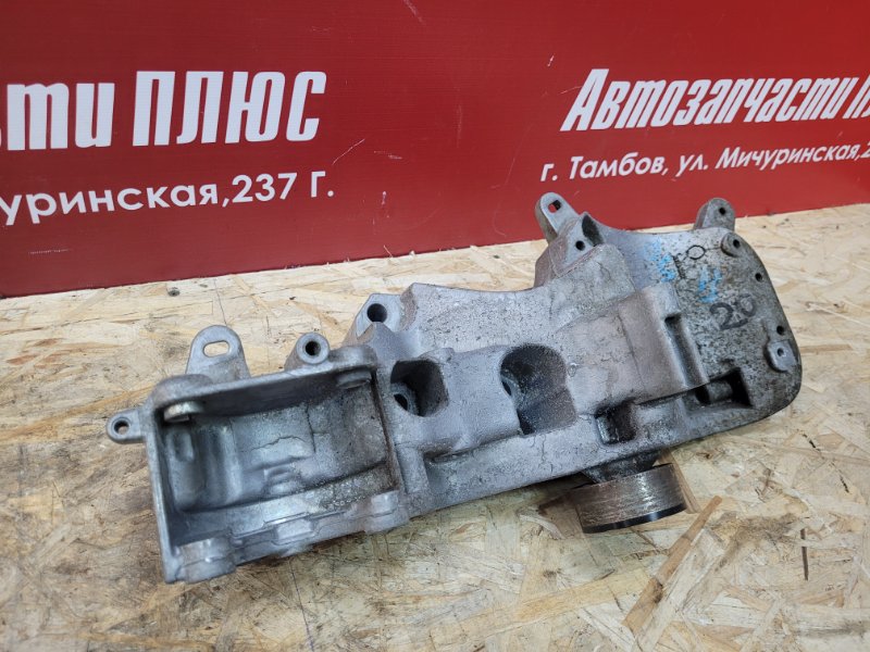 Кронштейн генератора