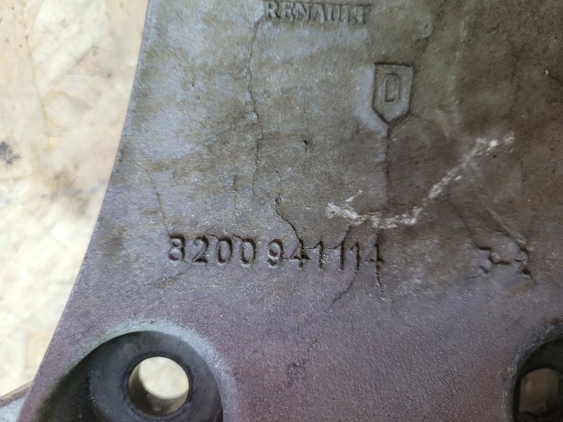 Кронштейн генератора