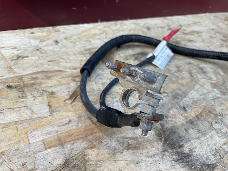 Клемма аккумулятора (минусовая)