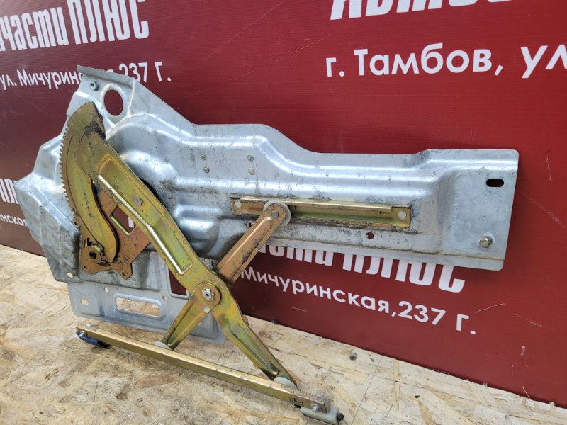 Стеклоподъемник    двери