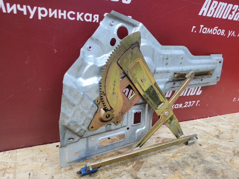 Стеклоподъемник    двери