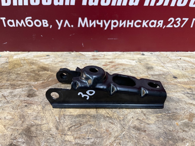 Кронштейн опоры двигателя