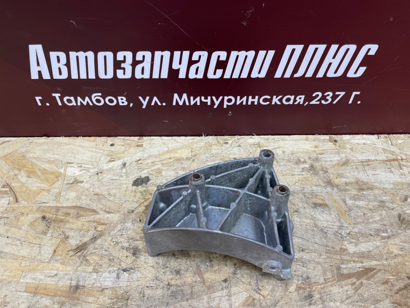 Кронштейн генератора