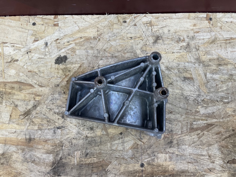 Кронштейн генератора