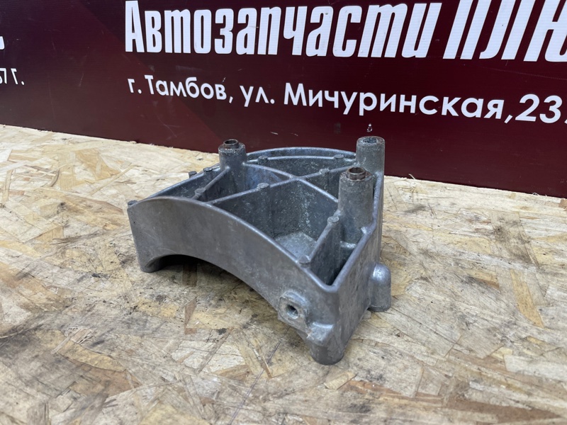 Кронштейн генератора