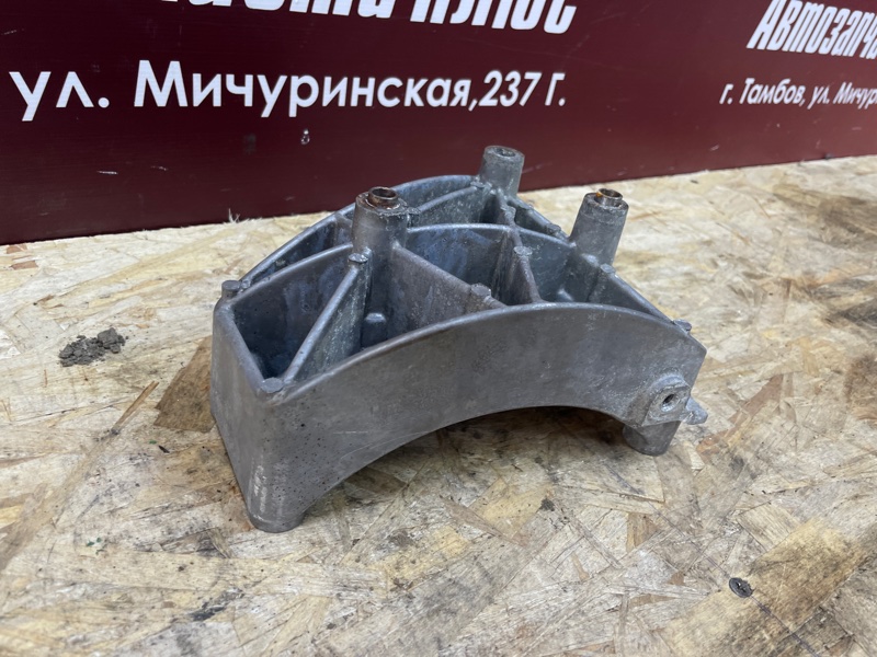 Кронштейн генератора