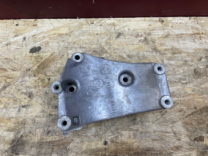 Кронштейн генератора