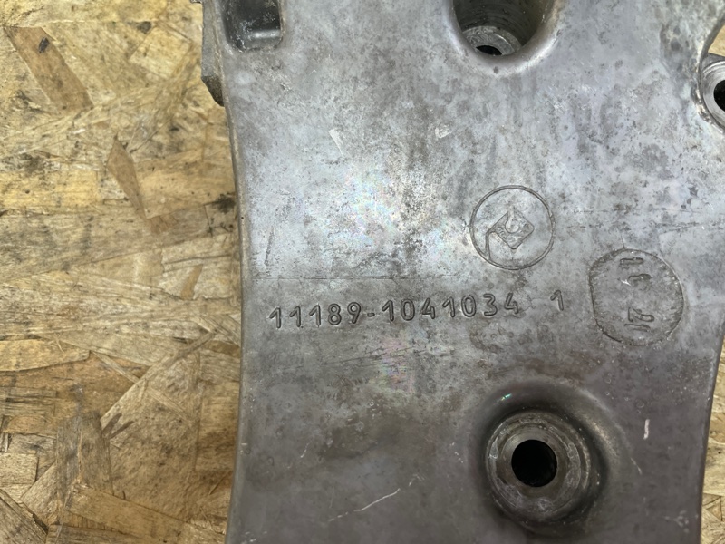 Кронштейн генератора