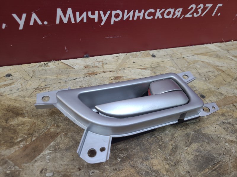 Внутренняя ручка     двери