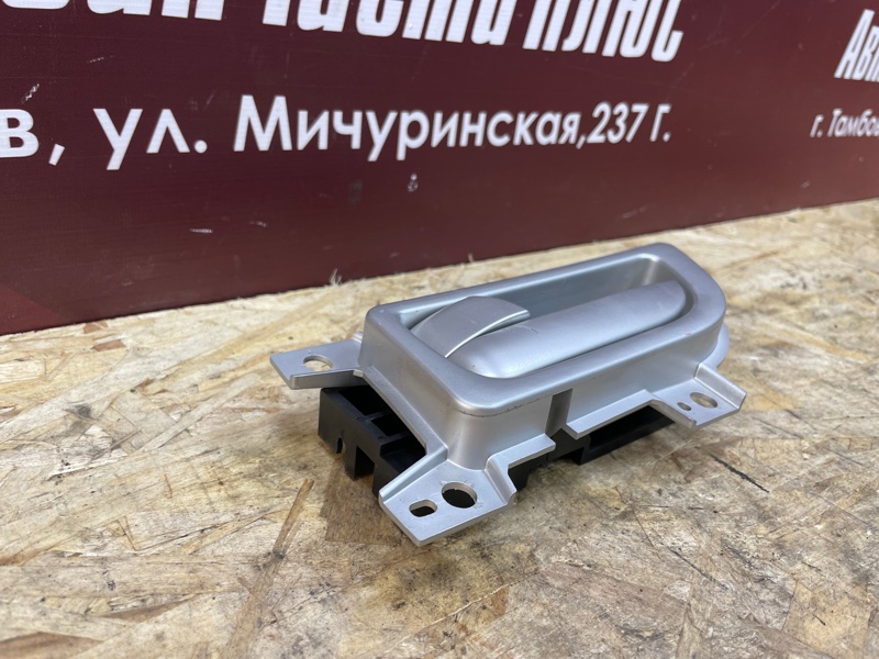 Внутренняя ручка     двери