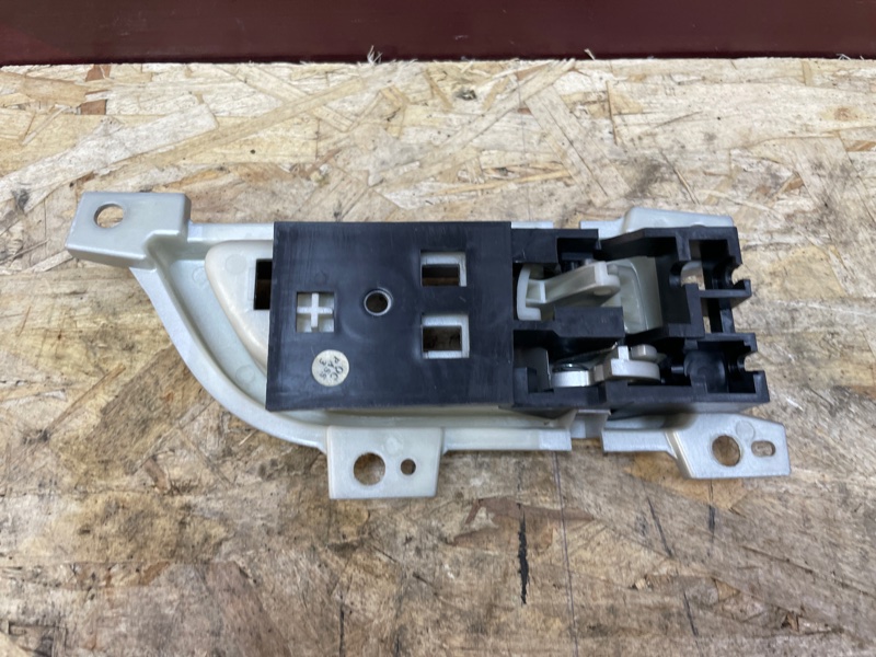 Внутренняя ручка     двери