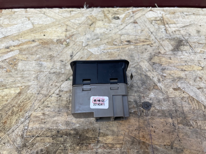 Кнопка стеклоподъемника