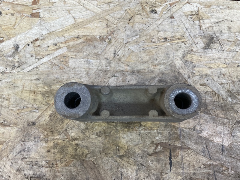 Кронштейн опоры двигателя