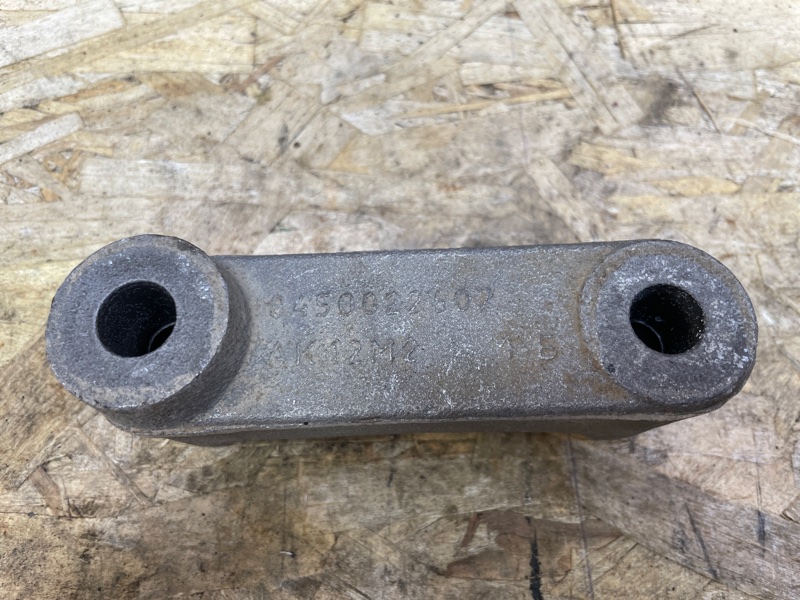 Кронштейн опоры двигателя