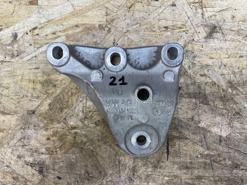 Кронштейн опоры двигателя