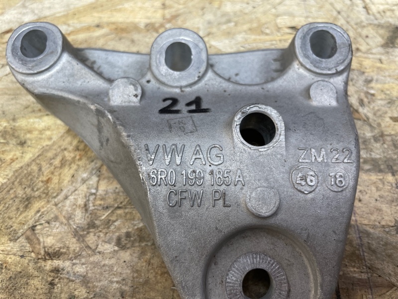 Кронштейн опоры двигателя