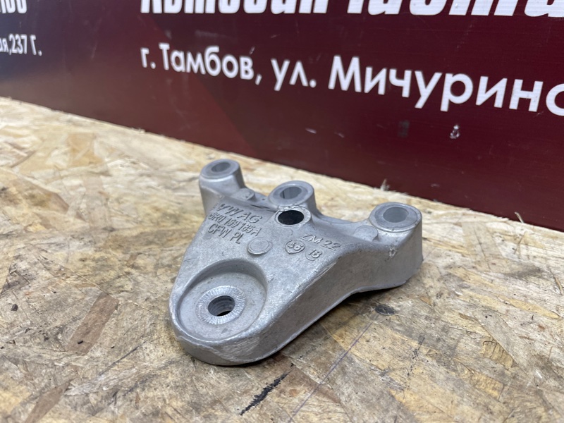 Кронштейн опоры двигателя